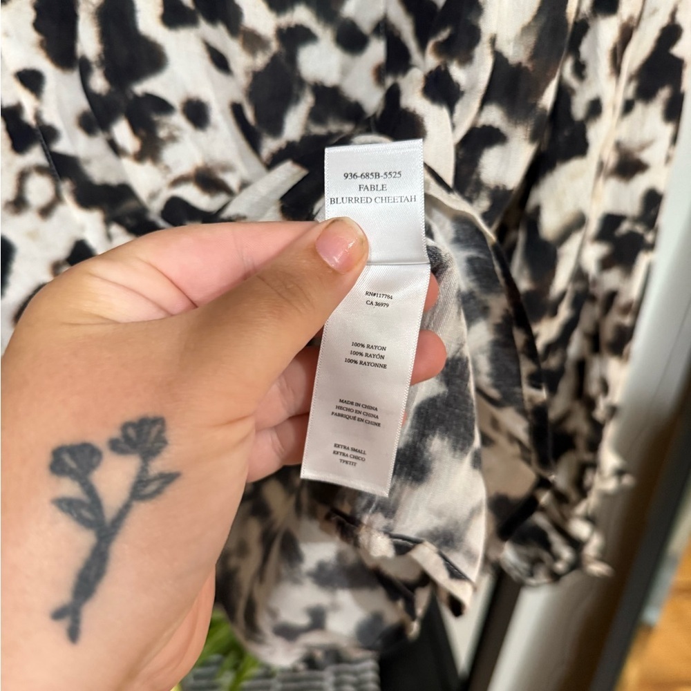 Rails Blurred Cheetah Print Blouse XS | Flowy Animal Print Top - Picture 9 of 10